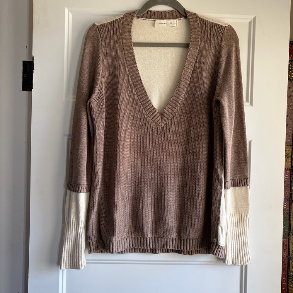 Laura b Women's V-Neck Two-Tone Knit Sweater in Taupe and Cream